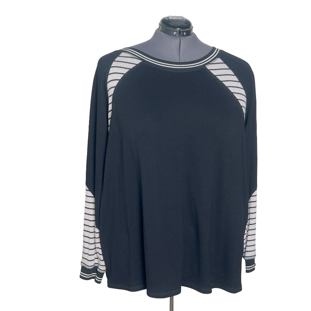 Maurices Black and White Colorblock Long Sleeve Shirt (Size 3X)